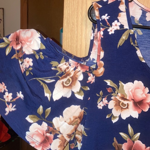 Cold shoulder blouse - Picture 2 of 3